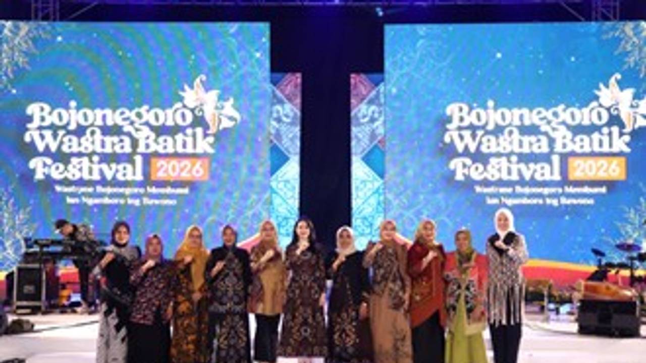 Opening Ceremony Bojonegoro Wastra Batik Festival 2026 Bersama Arumi Bachsin