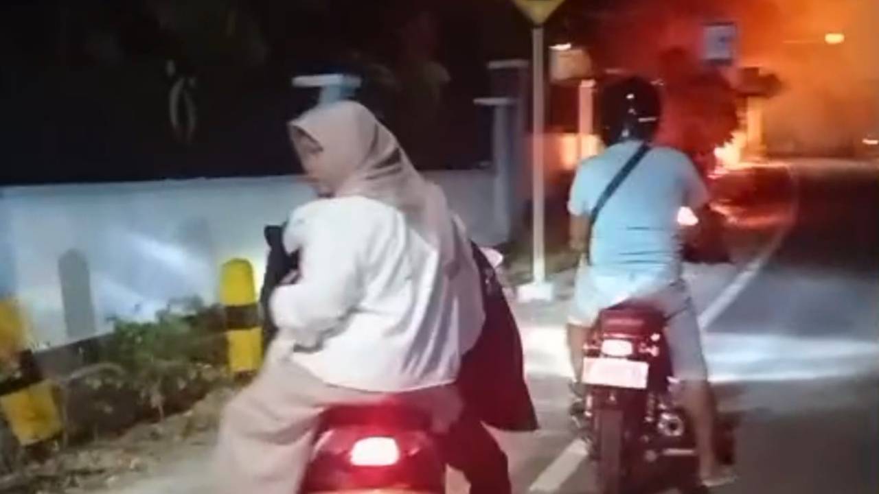 Waspada Musim Kemarau, Diduga Akibat Putung Rokok Menyala Membakar Sejumlah Pohon Depan SMPN I Temayang