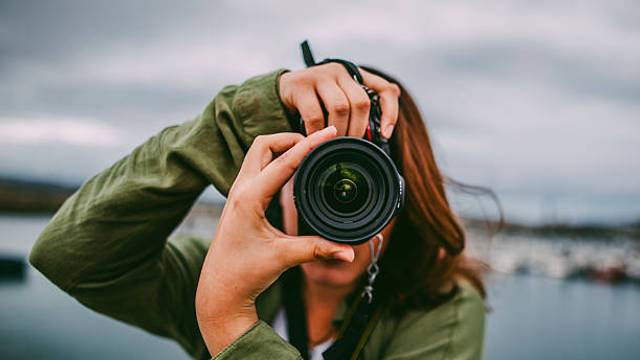 Remaja dengan hobi photography-iStock photo