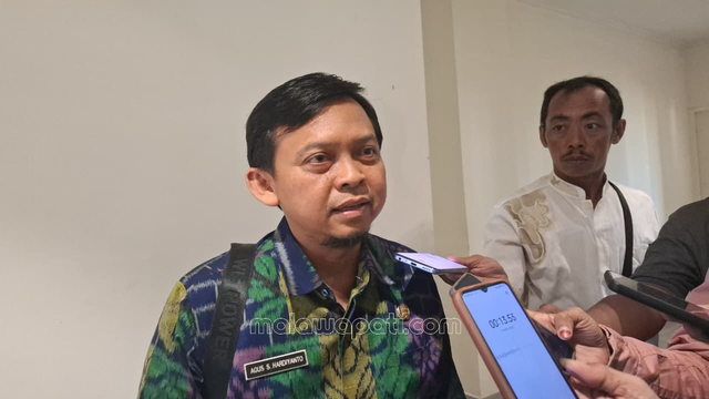 Kepala Dinas Sosial Bojonegoro, Agus Susetyo, ditemui usai rapat di Komisi C DPRD Bojonegoro, Jum’at (5/6).&nbsp; Foto : Rinna H.