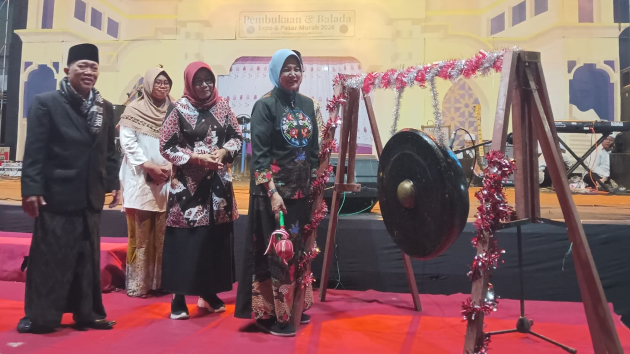 Gerakkan Ekonomi Di Ponpes Al-Rosyid 2026, Expo dan Pasar Murah Dibuka Wabup Nurul Azizah