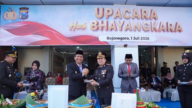 Upacara Hari Bhayangkara ke-80 Diwarnai Surprise dari Forkopimda Bojonegoro