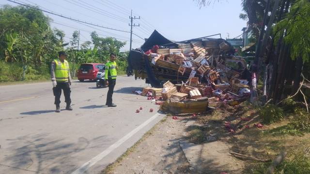 Pemotor Hendak ke SPBU Leran Kalitidu Ditabtrak Truk Tewas di TKP