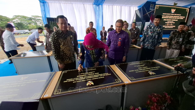 Gubernur Khofifah Resmikan Gedung Sarana Prasarana Asrama SMA Negeri 2 Taruna Pamong Praja Jawa Timur