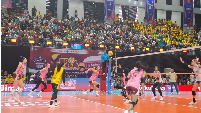 Proliga 2026 Putri di Bojonegoro, Gresik Phonska Plus Indonesia Kalahkan Bandung bjb Tandamata. Pelatih GPPI : Kondisi Panas