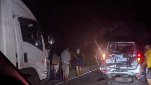Laka Beruntun, Akibat Sopir Truk Box Mengantuk Tabrak Dua Kendaraan