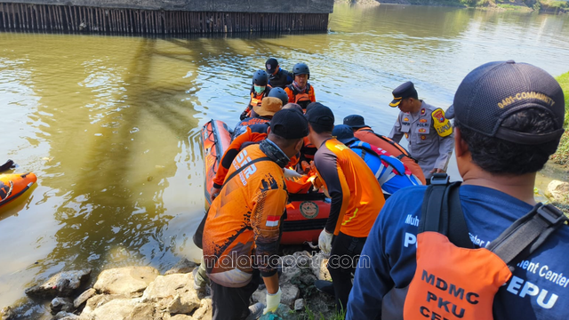 Seorang Ibu Asal Blora Menyeburkan diri di Jembatan Sungai Bengawan Solo, Jenasah Korban Ditemukan Tim SAR Gabungan