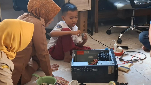 Daffa Bocah Ahli Mekanik Ditantang Wabup Bojonegoro Merakit Sepeda Listrik