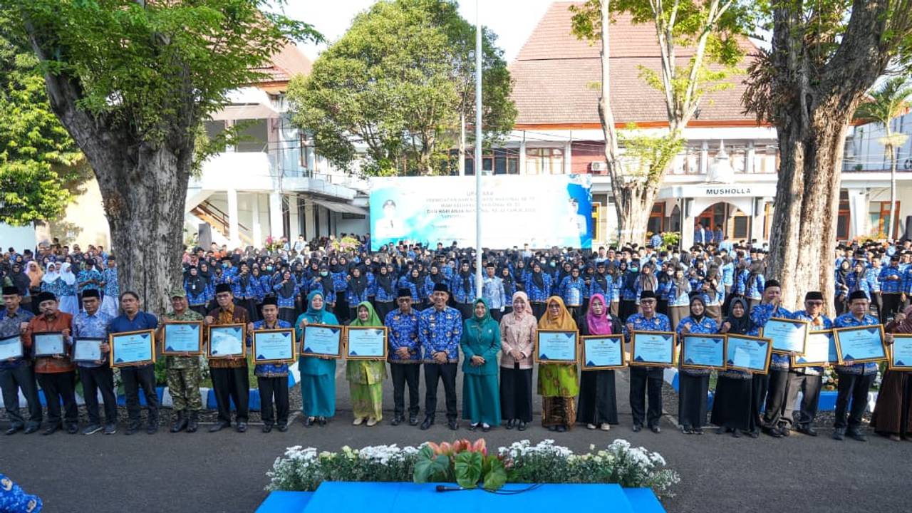 Serentak Peringati Hari Koperasi, Hari Anak, dan Hari Keluarga Dorong Tumbuhnya Perekonomian dan Ketahanan Domestik Demi Generasi Emas 2045