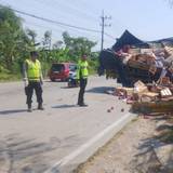 Pemotor Hendak ke SPBU Leran Kalitidu Ditabtrak Truk Tewas di TKP