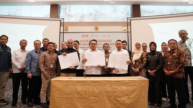 Foto bersama usai penandatangan kesepakatan dukungan pemerintah pusat, pemerintah daerah bersama SKK Migas dalam kegiatan Usaha Hulu Migas yang terdampak LSD, Selasa (7/7). Foto : dok./ Rinna H.