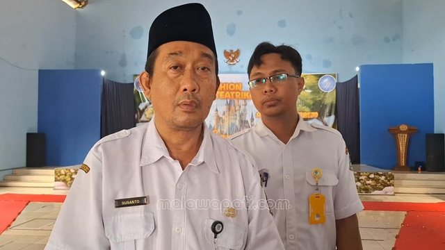 Kepala Sekolah SMAN 1 Sumberrejo, Susanto ditemui malawapati.com Rabu (1/4). Foto : Rinna H.