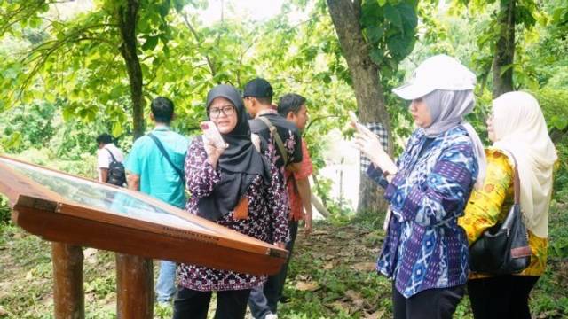 Komite Nasional Geopark Indonesia Tinjau Lapangan Geosite Langka Kedung Lantung di Sugihwaras