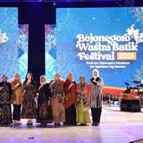 Opening Ceremony Bojonegoro Wastra Batik Festival 2026 Bersama Arumi Bachsin