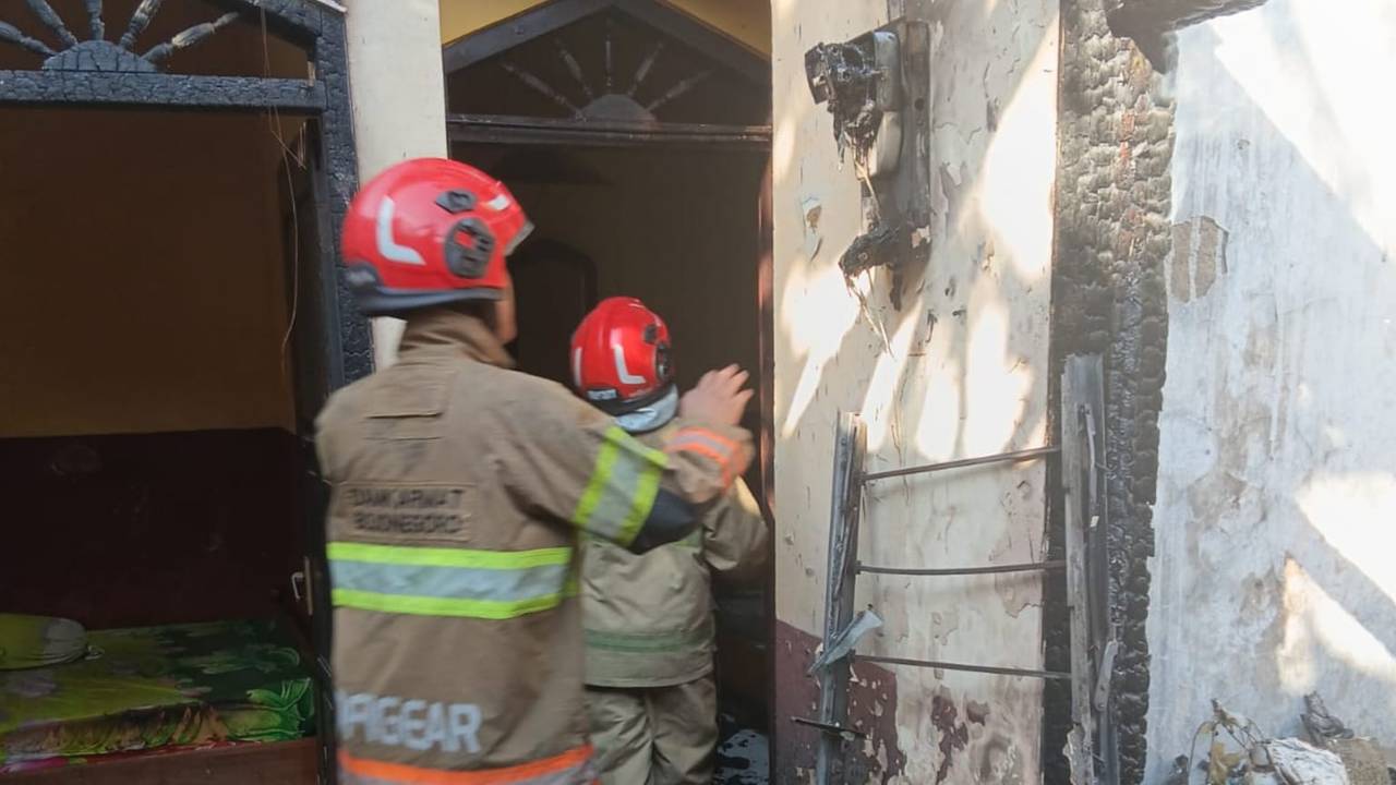 Rumah Kakek di Perumahan Wisma Indah Terbakar