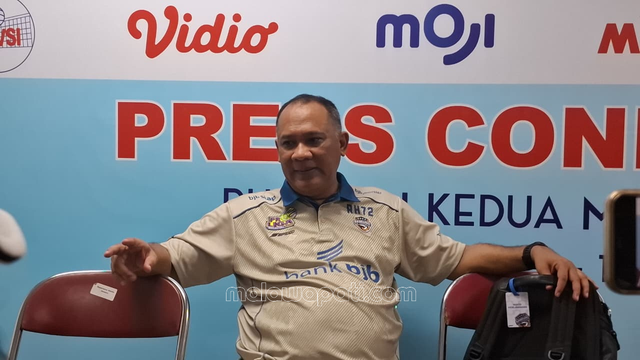 Kepala Pelatih Bandung bjb Tandamata, Risco Herlambang Matulessy saat press conference di GOR Utama Ngumpakdalem Bojonegoro, Minggu&nbsp; (15/2). Foto : Rinna H.