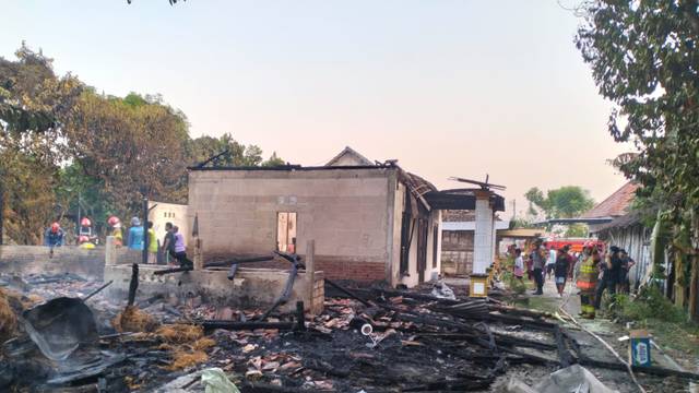 Akibat Konsleting Listrik Pada Mesin Pompa Air, Rumah Terbakar Habis di Sumberrejo