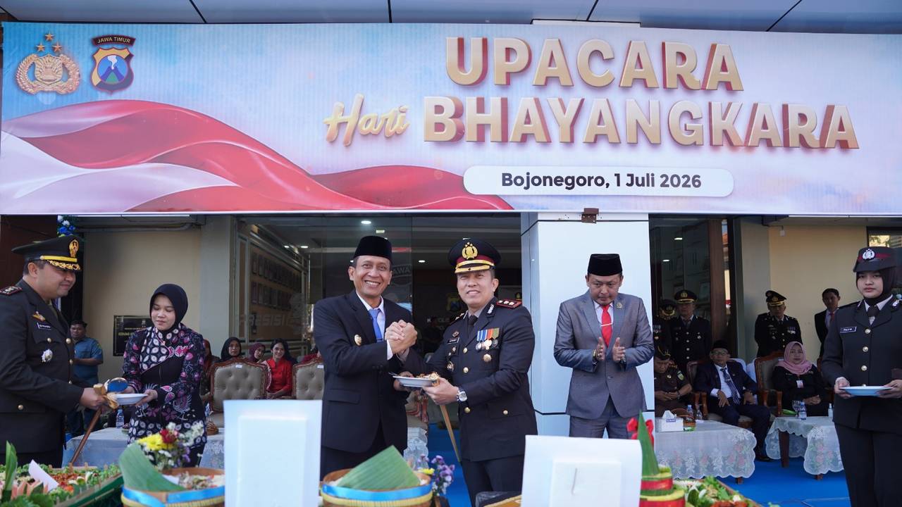 Upacara Hari Bhayangkara ke-80 Diwarnai Surprise dari Forkopimda Bojonegoro