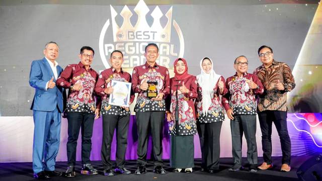 Bupati Wahono Raih Best Regional Leaders Award 2026 for Economic Development and Financial Inclusion di Ajang Top 100 BPR