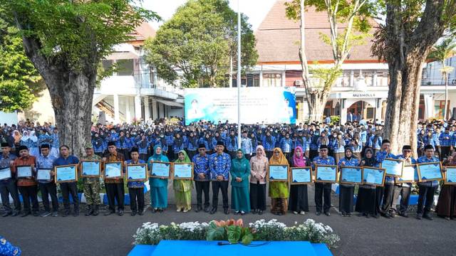 Serentak Peringati Hari Koperasi, Hari Anak, dan Hari Keluarga Dorong Tumbuhnya Perekonomian dan Ketahanan Domestik Demi Generasi Emas 2045