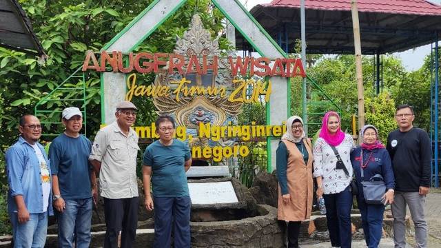 Kunjungan Vice President of UNESCO Global Geopark (UGGp), Prof. Ibrahim Komo bersama tim UGGp saat di Kebun Blimbing Desa Ngringinrejo Kecamatan kalitidu, Minggu (19/1). Foto : dok./ Rinna H.&nbsp;