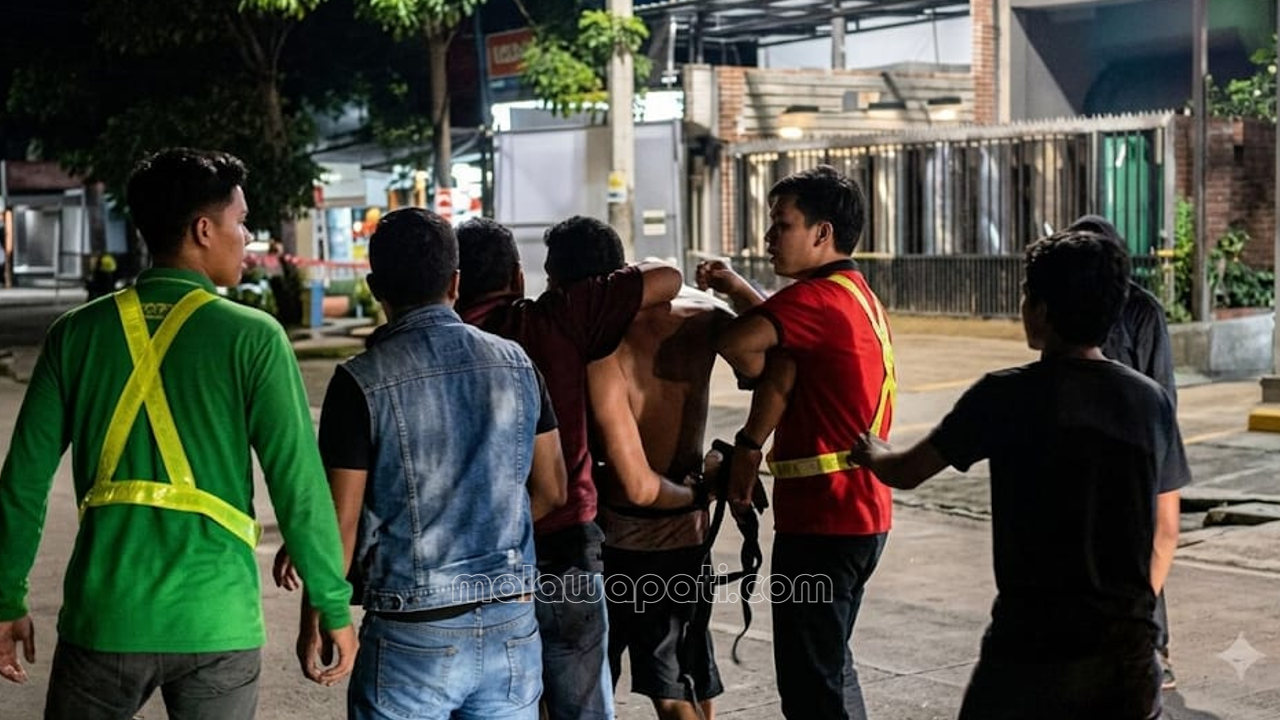 Seorang Pencuri Motor di Ekspedisi Baureno Asal Surabaya, Babak Belur Ditangkap Warga