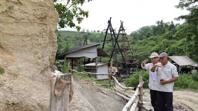 Kunjungan Vice President of UNESCO Global Geopark (UGGp), Prof. Ibrahim Komo bersama tim UGGp ke Texax Wonocolo, Minggu (18/1). Foto : dok./ Rinna H.&nbsp;