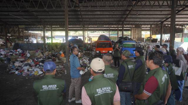 Komunitas Arisan Sampah MAPAK dan TPS 3R Desa Trucuk Seriusi Belajar Mengelola Sampah ke Malang